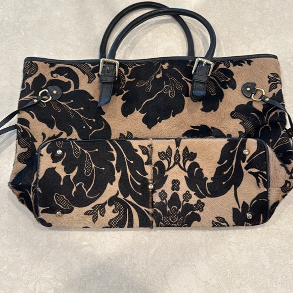 Valentina cowhide fur tote that measures approximately 18“ x 11“ x 5 1/2“ - Picture 7 of 8